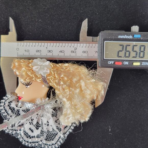 Glamour Lady Head Brooch Face  Lot of 2 Red White and Silver With Gift Boxes - Picture 4 of 15